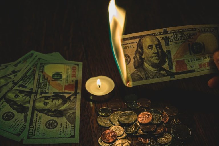 Photo Burning money