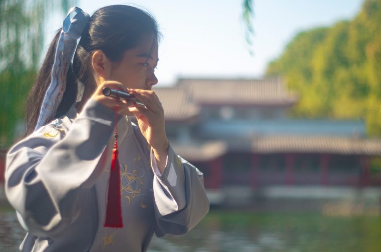 Photo Musician playing flute